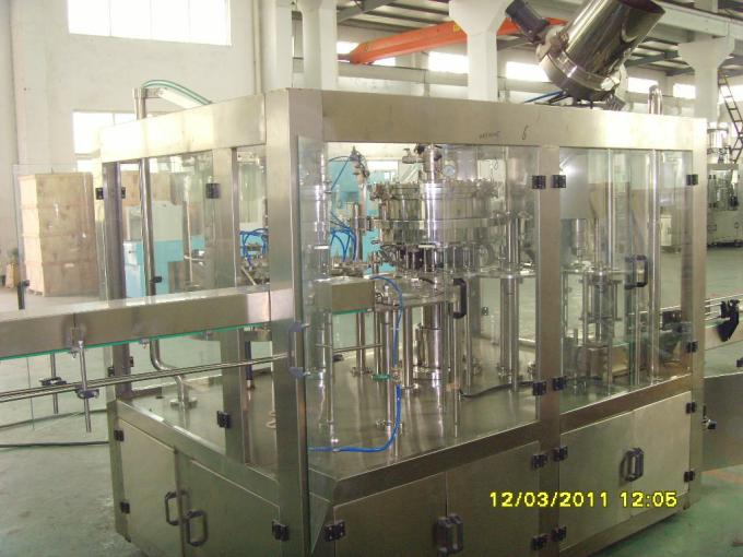 Sparkling Water / Carbonated Beverage Filling Machine For Different Bottles 1
