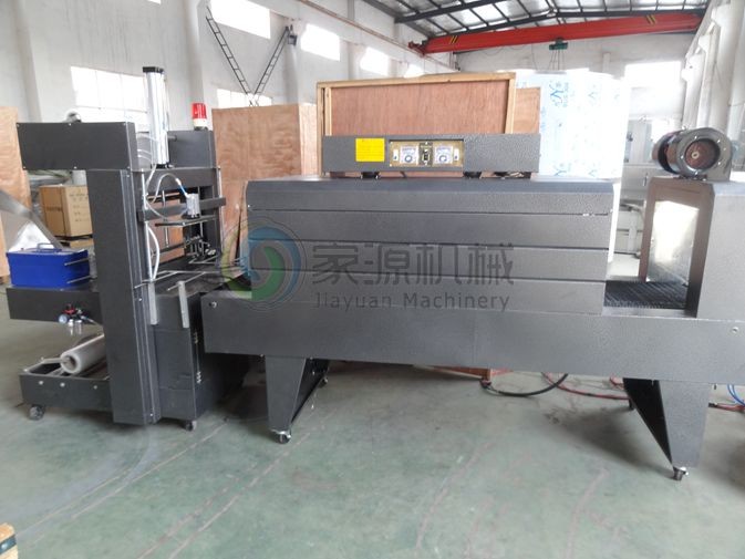 Semi Automatic PE Film Shrink Wrapping Machine 15000 BPH For PET Bottle 1