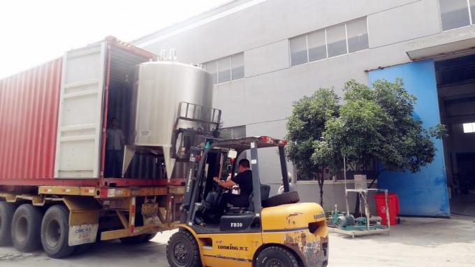 equipment for a soda factory/carbonated drinks bottling plant/beer machine