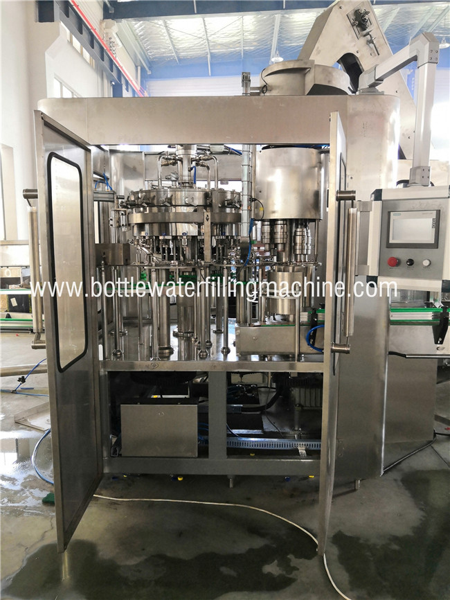 Auto Carbonated Drink Filling Machine , Flavored Energy Drink Juice Bottling Machine 1