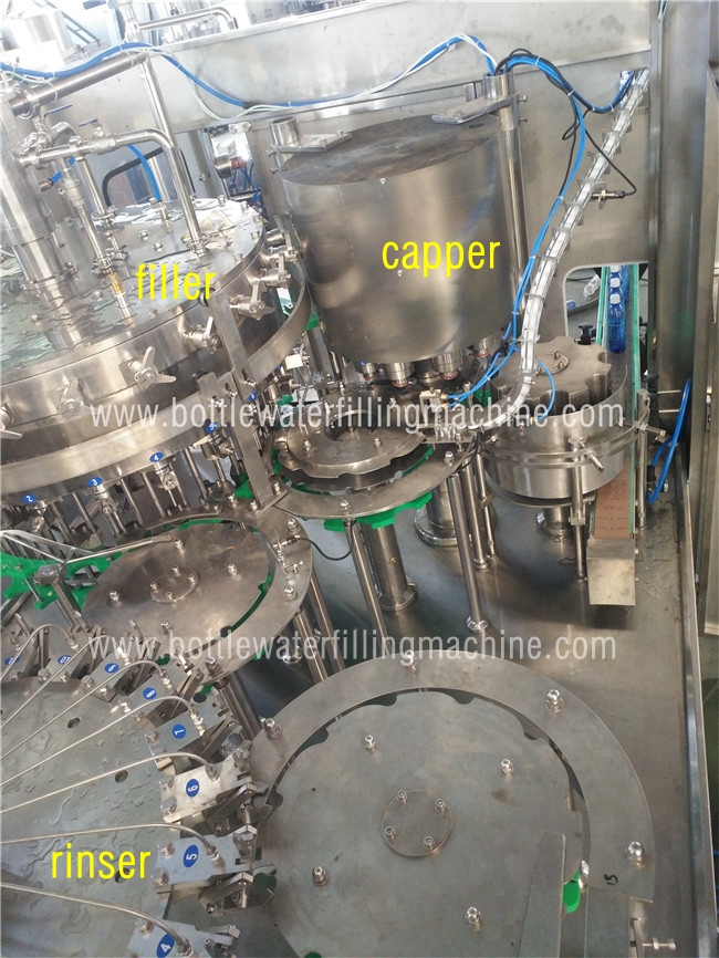 Ss Carbonated Water Production Plant / Fizzy Drink , Isobaric Water Filling Machine 1