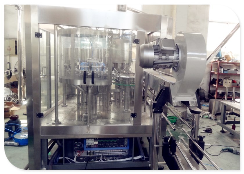 Carbonated Beverage Filling Machine / Beer Filling Machine 4000p/H - 6000p/H Capacity