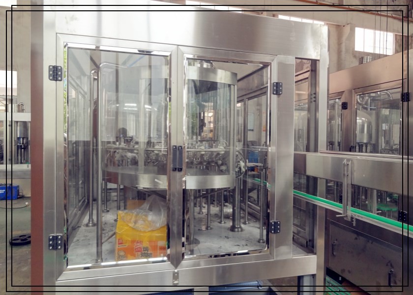 SUS304 Water Bottling Equipment With 14000 B / H High Production Capacity