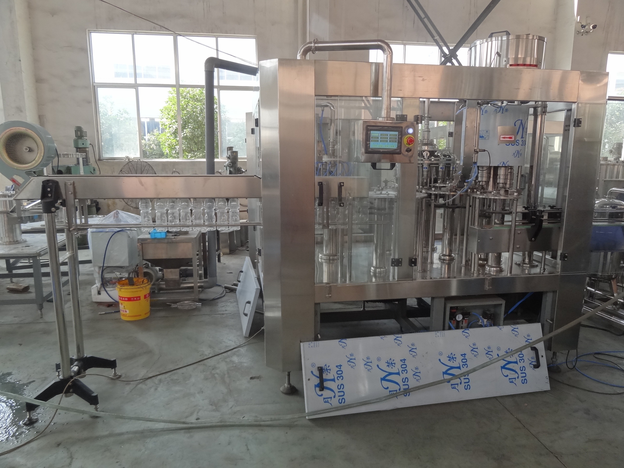 High Efficiency Automatic Carbonated Drink Filling Machine Easy Operation