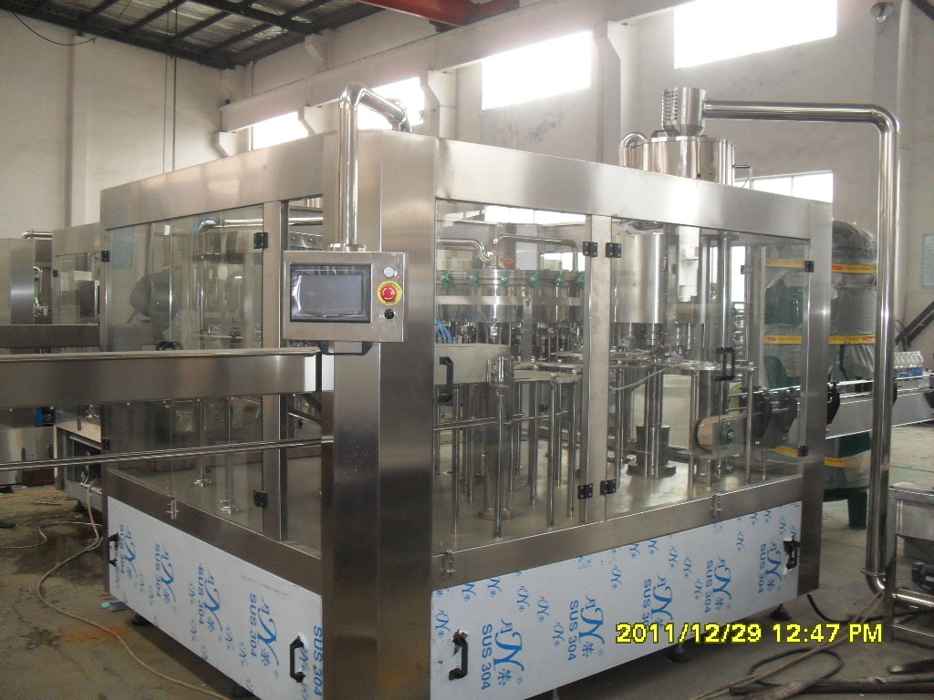 Industrial Soda Water Filling Machine / Sparkling Water Processing Equipment