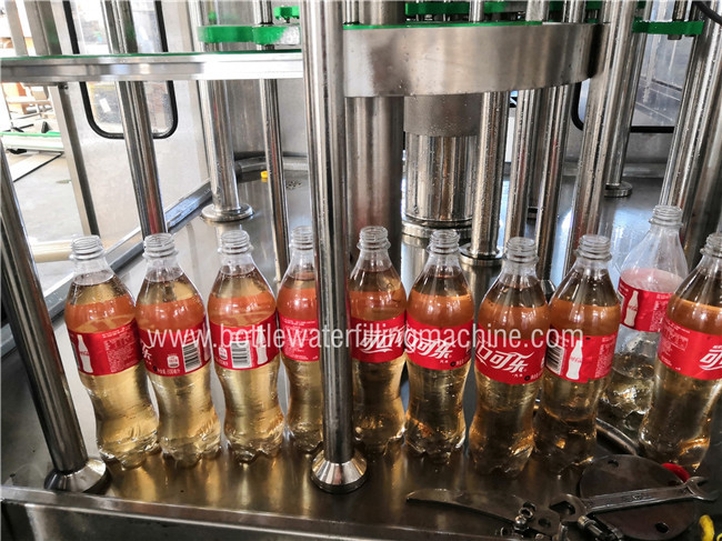 Auto Carbonated Drink Filling Machine , Flavored Energy Drink Juice Bottling Machine